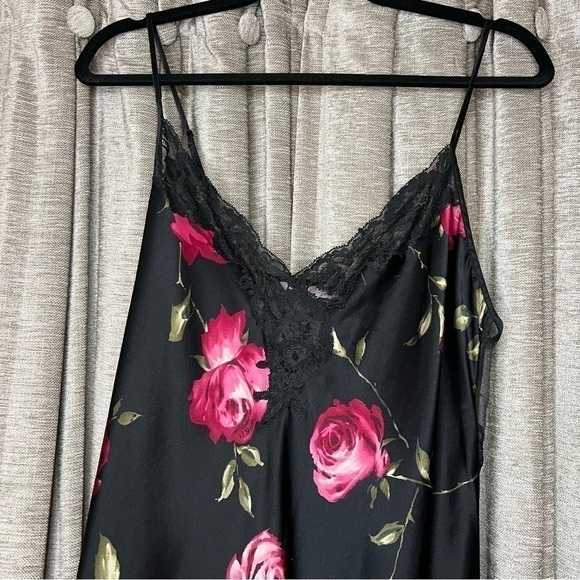 Vintage Y2K Victoria’s Secret Black Silk Rose Print Lace Trim Slip Size Medium - Picture 3 of 12